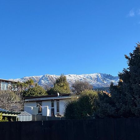 Mountain Cabin - Central, Cosy And Cute With Views Wanaka Buitenkant foto