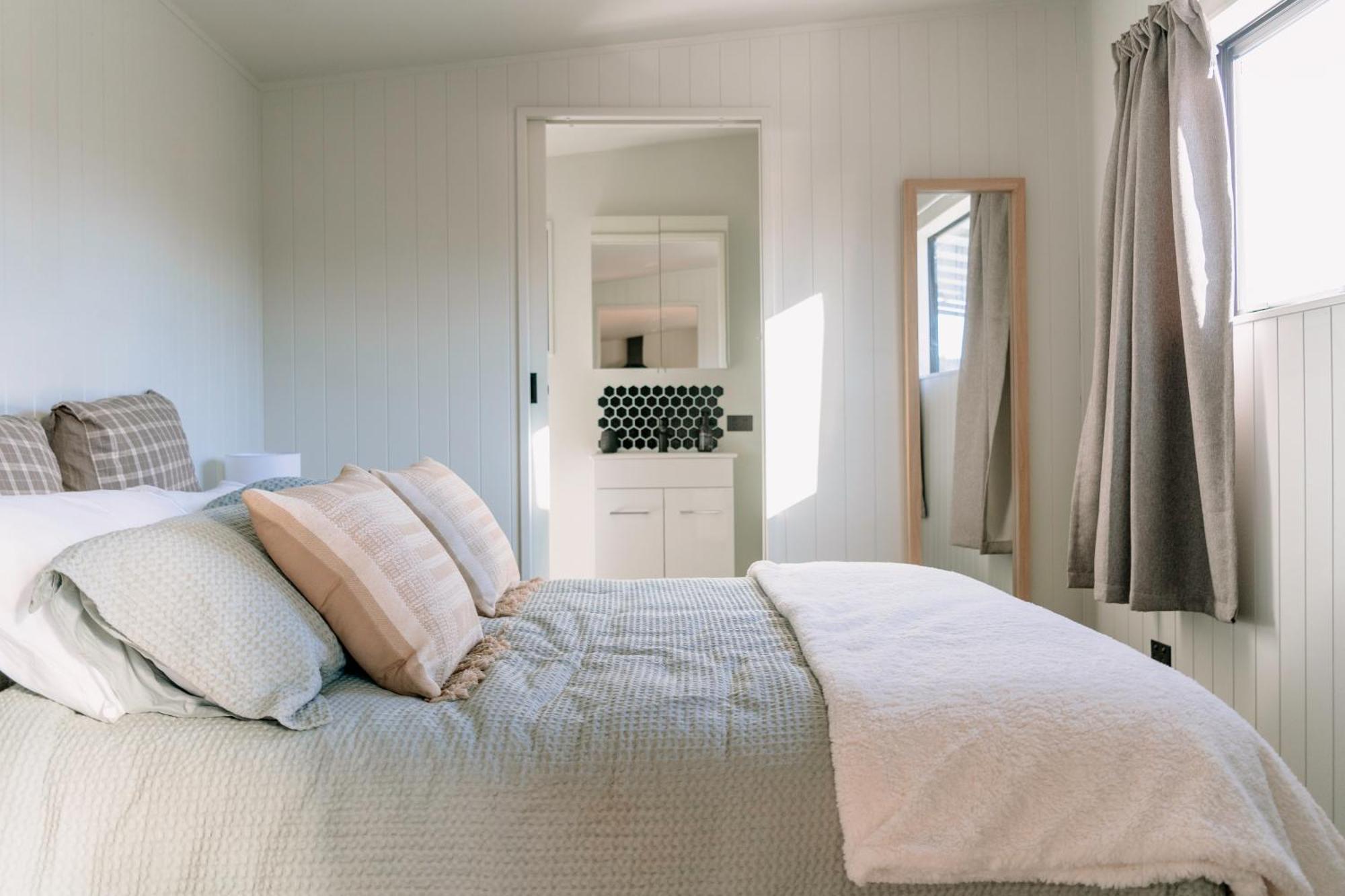 Mountain Cabin - Central, Cosy And Cute With Views Wanaka Buitenkant foto